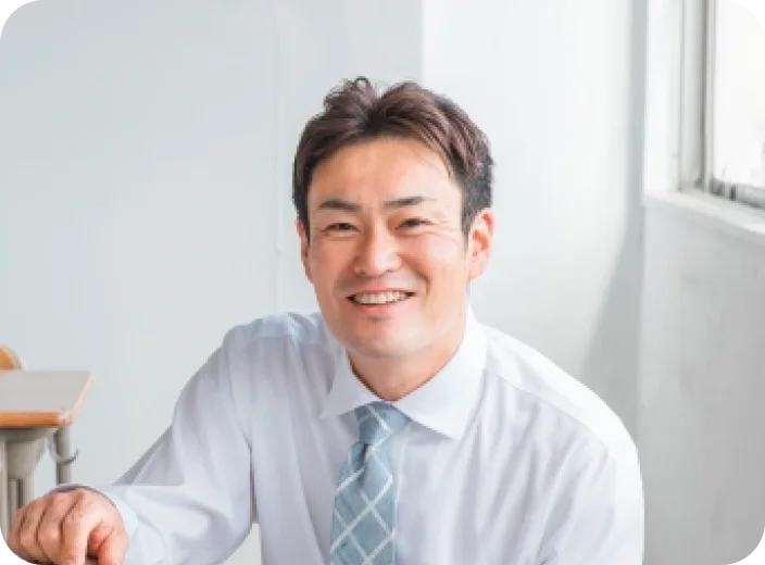 茶髪短髪の体格のいい男性の画像